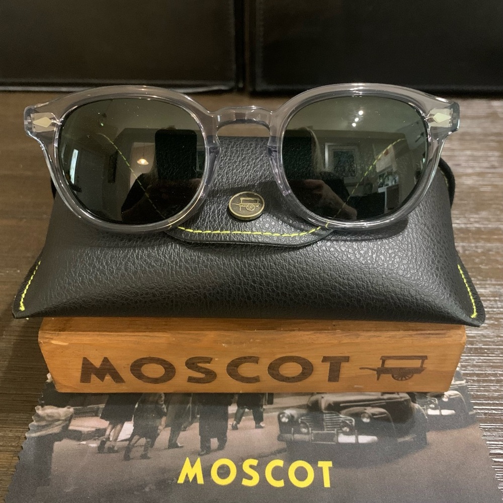 MOSCOT ORIGINALS NYC LEMTOSH
Light Grey 49mm Round Sunglasses with Green Lenses
